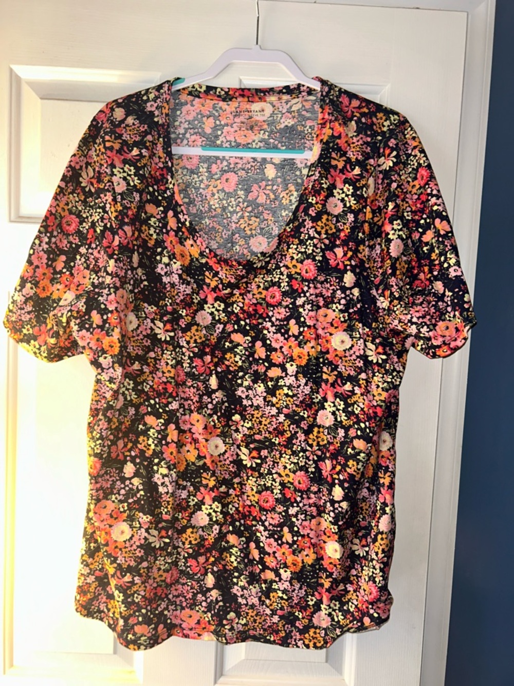 Lane Bryant Black Floral V-Neck Short Sleeve Top. Perfect sleeve 22/24